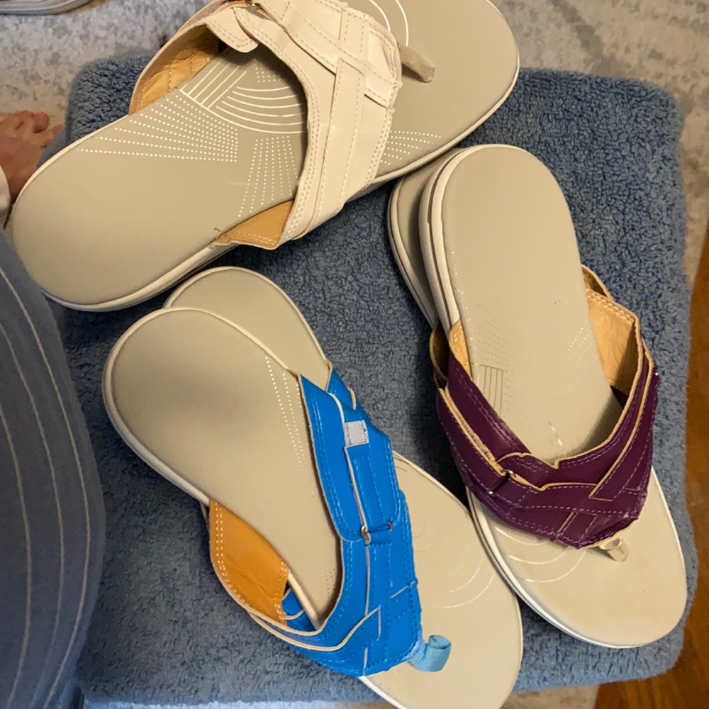 3 pairs flip flops